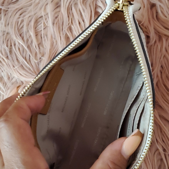 Micheal Kors Chain Pochette - Picture 4 of 5